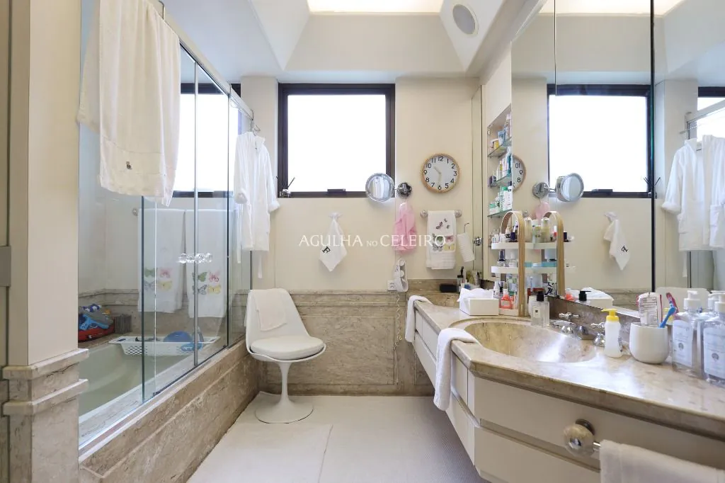 Venda/Jardim America: Casa espetacular com muita sofisticação, projetada por Octávio Pires – CA1153