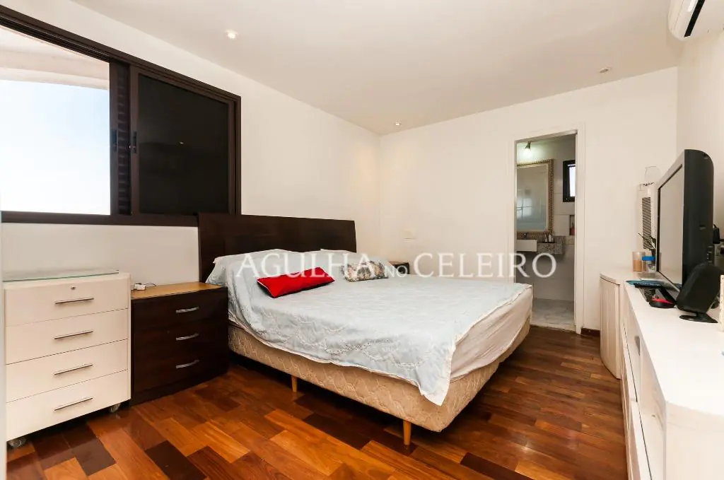 Venda/Moema: Muito espaço e localização – CO0348