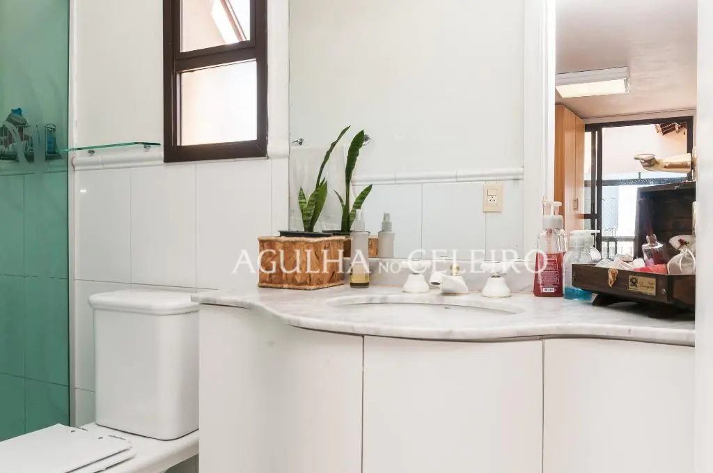 Venda/Moema: Muito espaço e localização – CO0348