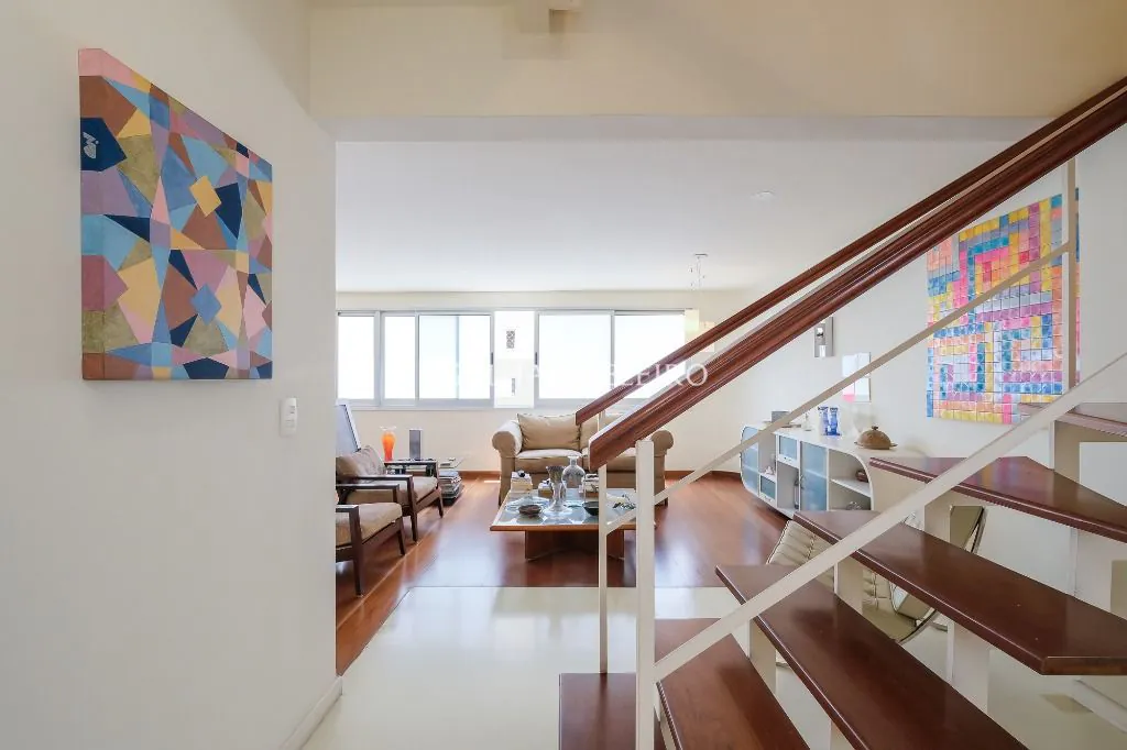 Venda/Itaim: Ampla cobertura em rua tranquila. – CO0888