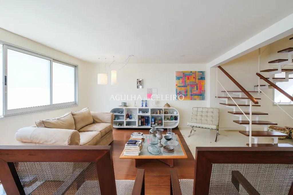 Venda/Itaim: Ampla cobertura em rua tranquila. – CO0888