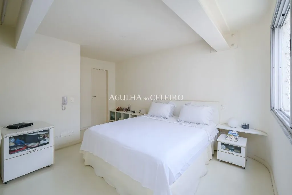 Venda/Itaim: Ampla cobertura em rua tranquila. – CO0888