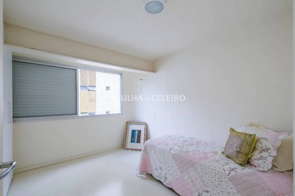 Venda/Itaim: Ampla cobertura em rua tranquila. – CO0888