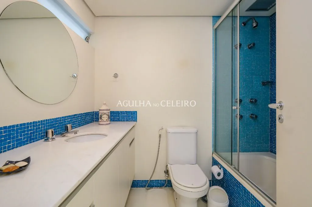 Venda/Itaim: Ampla cobertura em rua tranquila. – CO0888