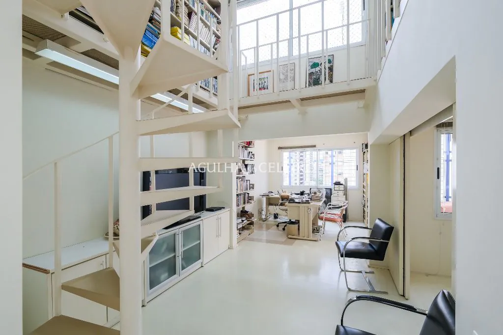 Venda/Itaim: Ampla cobertura em rua tranquila. – CO0888