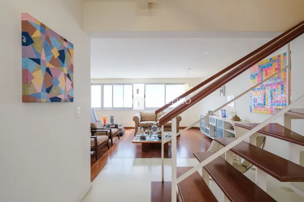 Venda/Itaim: Ampla cobertura em rua tranquila. – CO0888