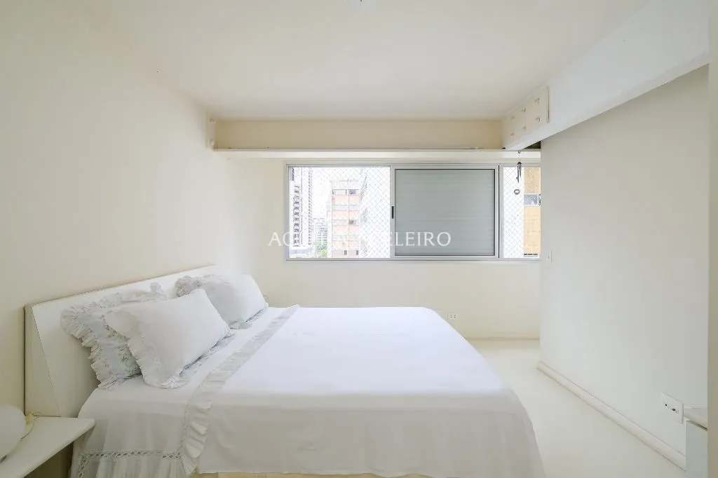 Venda/Itaim: Ampla cobertura em rua tranquila. – CO0888