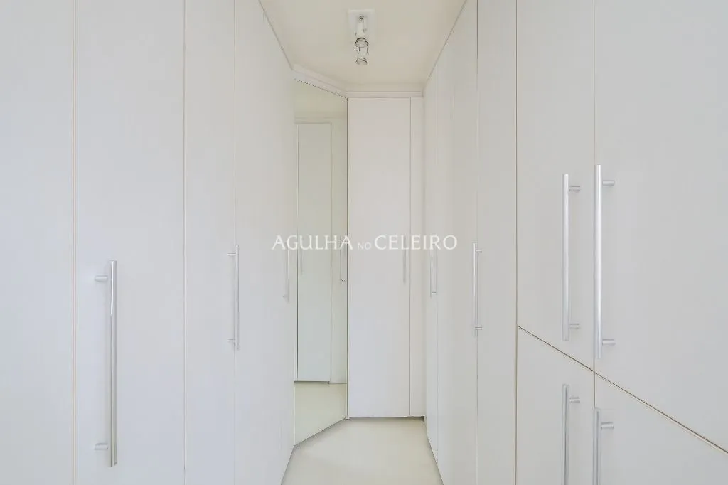 Venda/Itaim: Ampla cobertura em rua tranquila. – CO0888