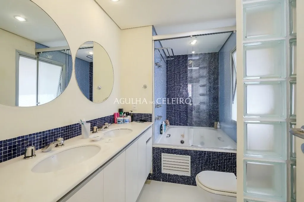 Venda/Itaim: Ampla cobertura em rua tranquila. – CO0888