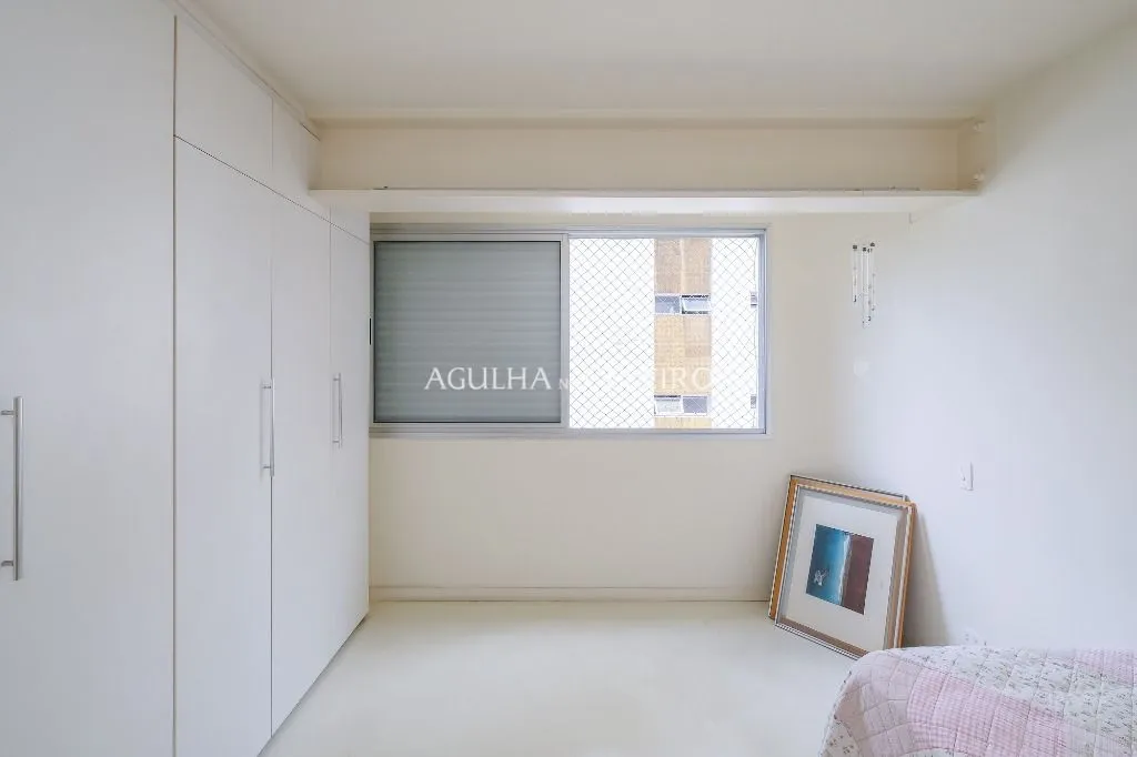 Venda/Itaim: Ampla cobertura em rua tranquila. – CO0888