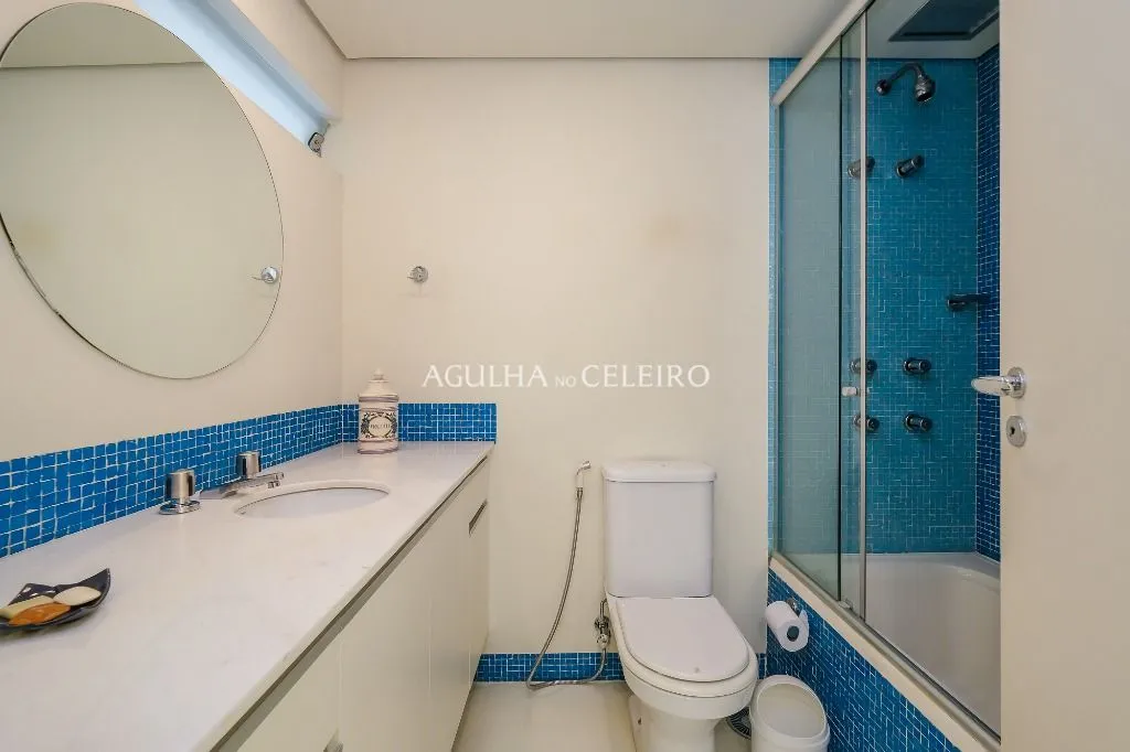 Venda/Itaim: Ampla cobertura em rua tranquila. – CO0888