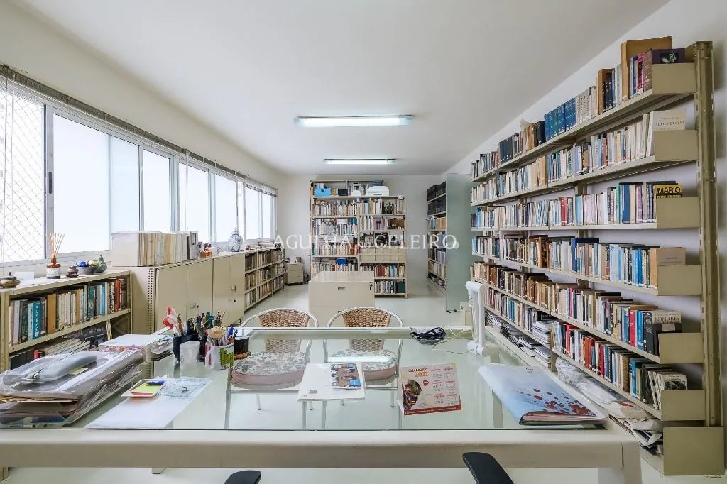 Venda/Itaim: Ampla cobertura em rua tranquila. – CO0888