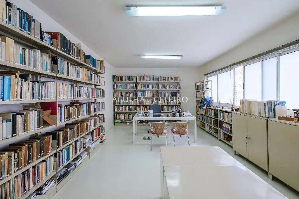 Venda/Itaim: Ampla cobertura em rua tranquila. – CO0888