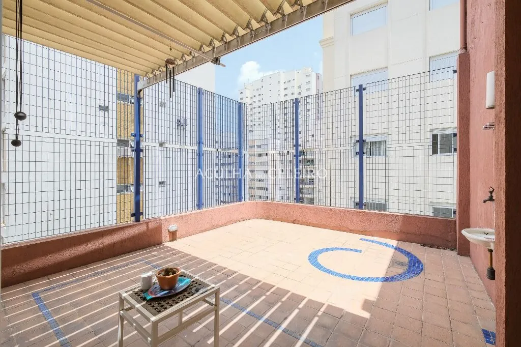 Venda/Itaim: Ampla cobertura em rua tranquila. – CO0888