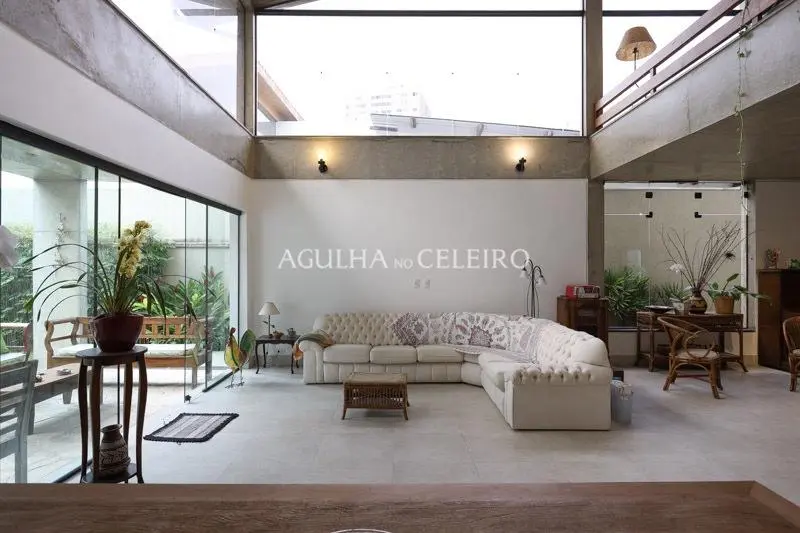 Venda/Alto de Pinheiros: Casa Moderna ao Lado do Parque Villa-Lobos – CA0693