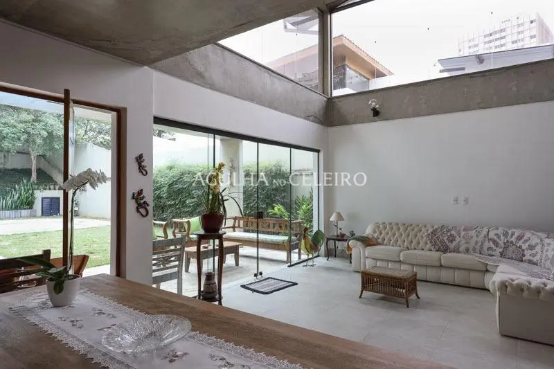 Venda/Alto de Pinheiros: Casa Moderna ao Lado do Parque Villa-Lobos – CA0693