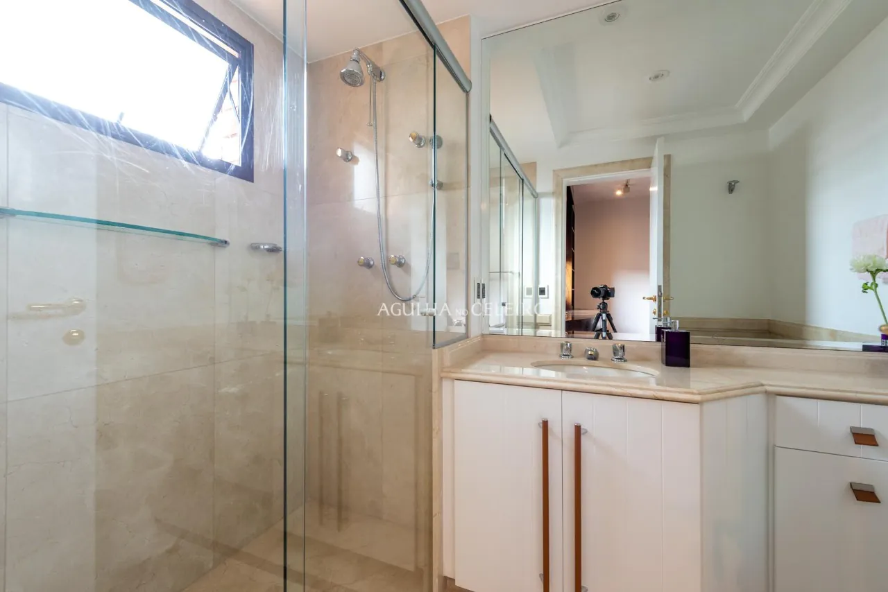 Venda/Moema:muito conforto e pé no Parque! – AP8690