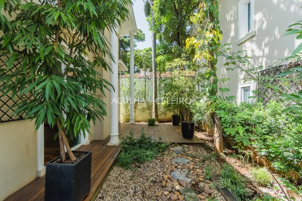 Venda/Campo Belo: casa clássica em condomínio desejado! – CA1295