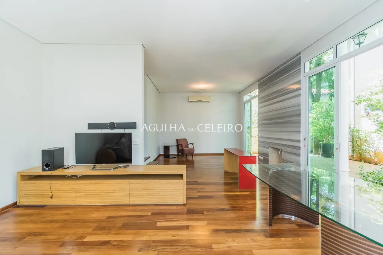 Venda/Campo Belo: casa clássica em condomínio desejado! – CA1295