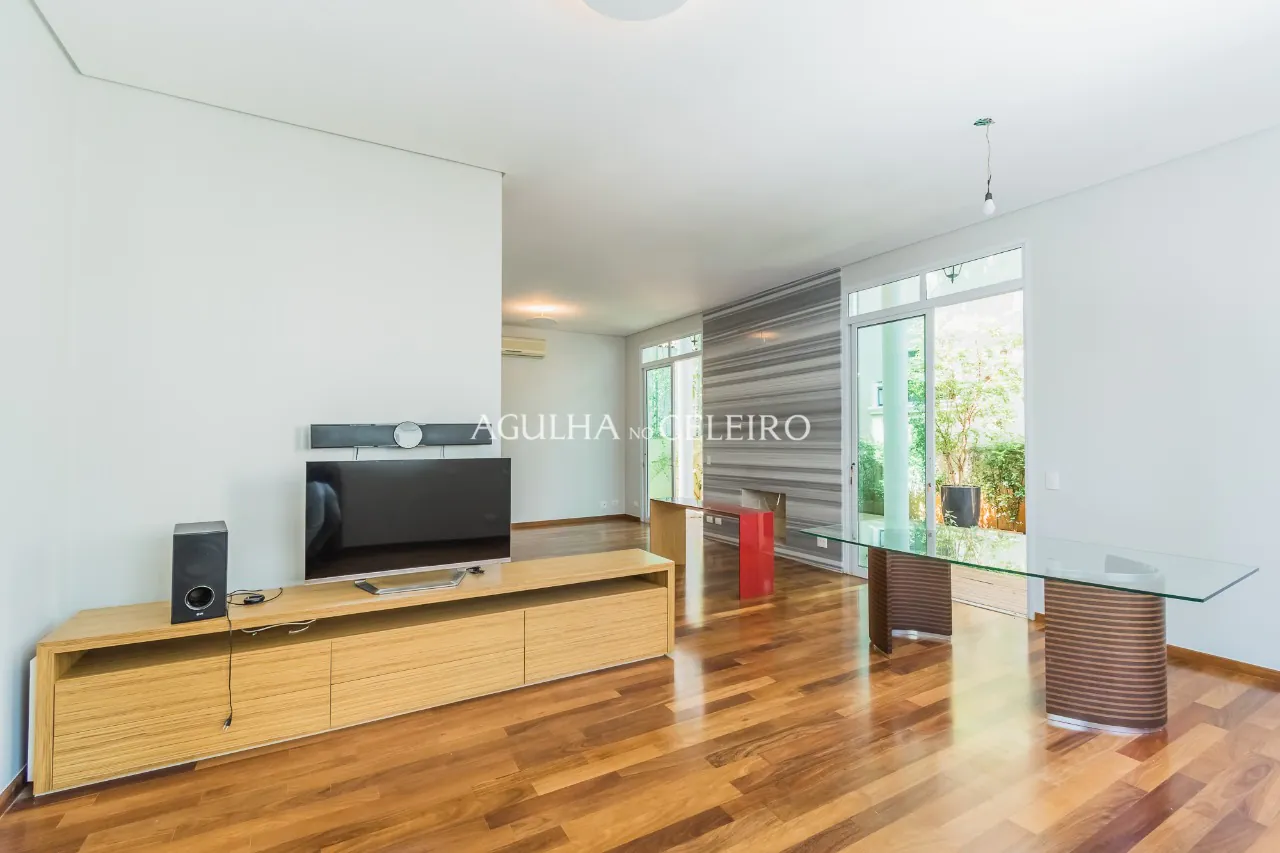 Venda/Campo Belo: casa clássica em condomínio desejado! – CA1295