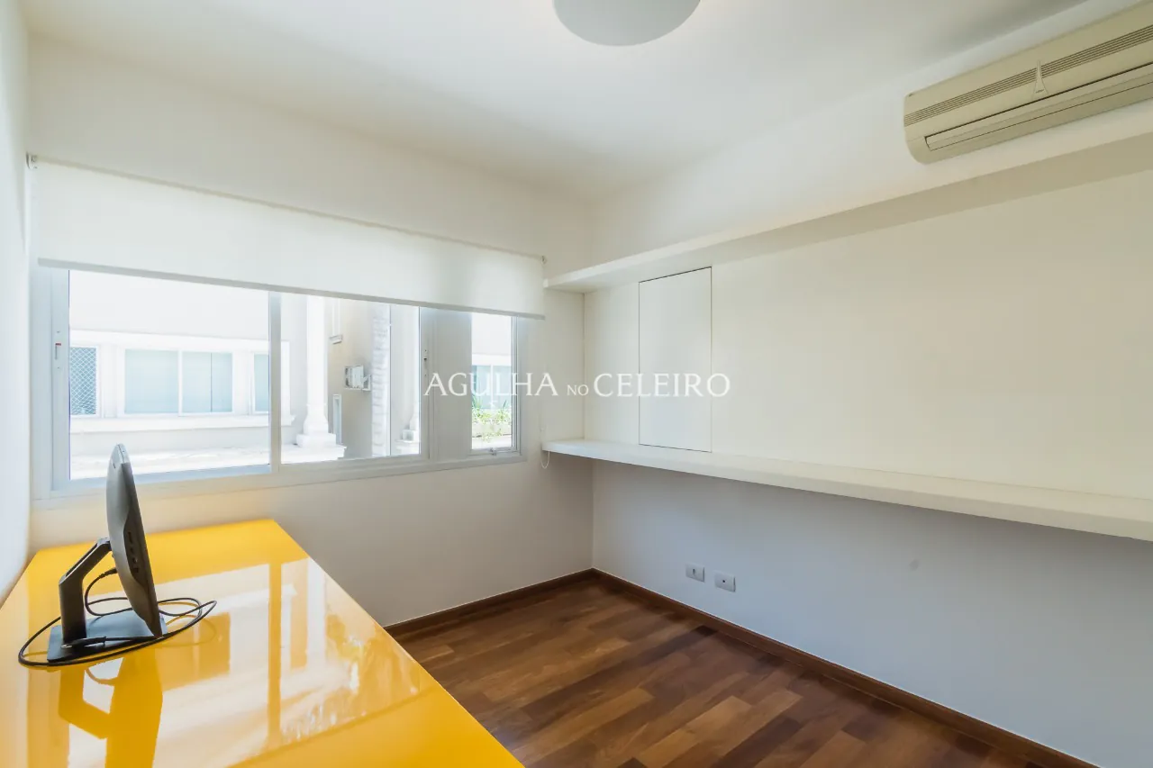 Venda/Campo Belo: casa clássica em condomínio desejado! – CA1295