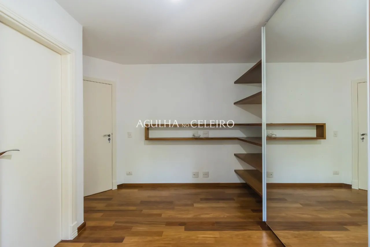 Venda/Campo Belo: casa clássica em condomínio desejado! – CA1295