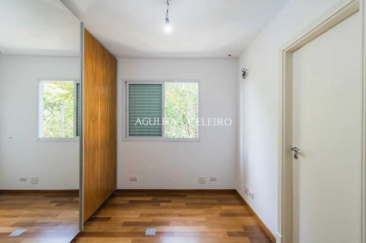 Venda/Campo Belo: casa clássica em condomínio desejado! – CA1295