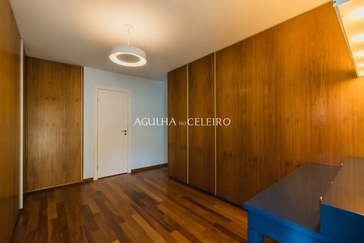 Venda/Campo Belo: casa clássica em condomínio desejado! – CA1295