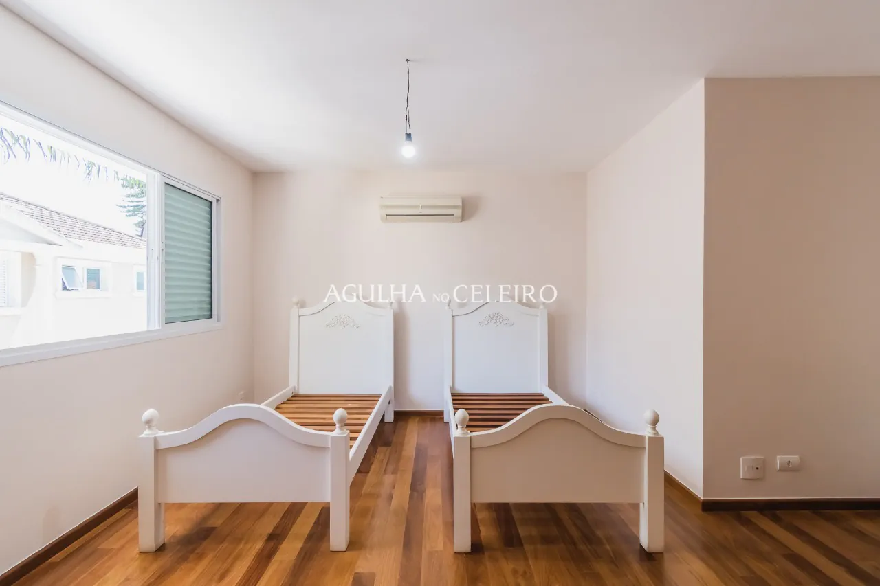 Venda/Campo Belo: casa clássica em condomínio desejado! – CA1295