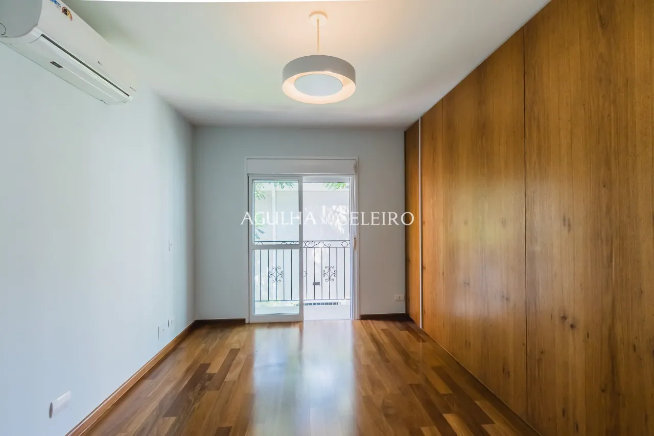 Venda/Campo Belo: casa clássica em condomínio desejado! – CA1295