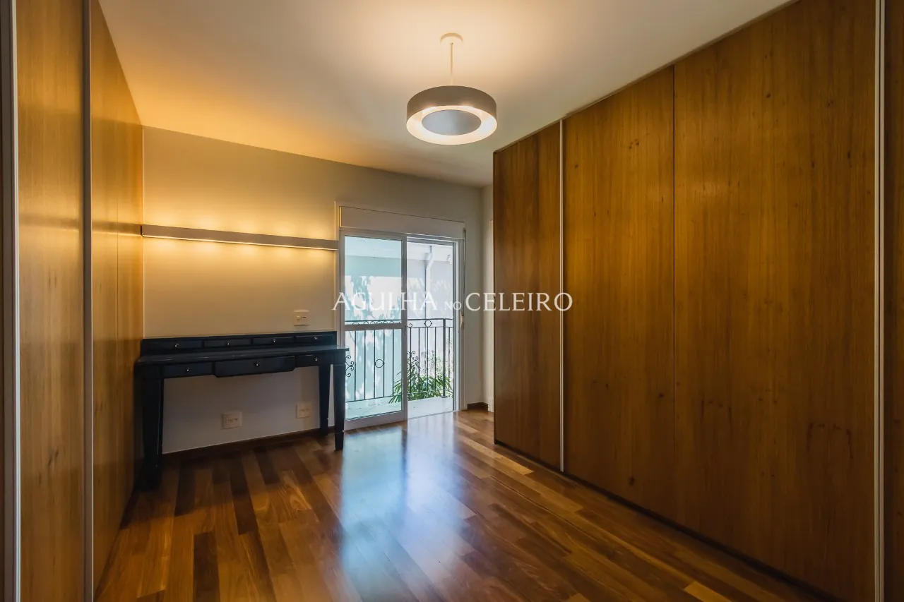 Venda/Campo Belo: casa clássica em condomínio desejado! – CA1295