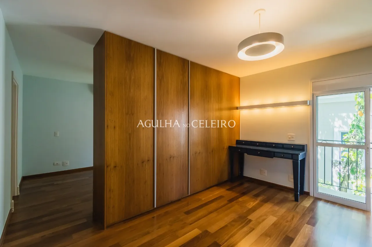 Venda/Campo Belo: casa clássica em condomínio desejado! – CA1295