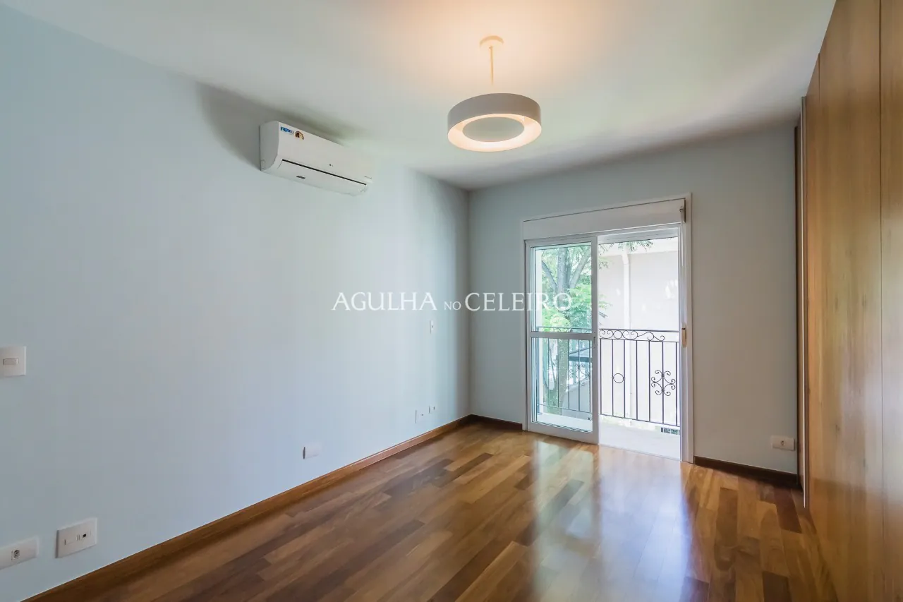 Venda/Campo Belo: casa clássica em condomínio desejado! – CA1295