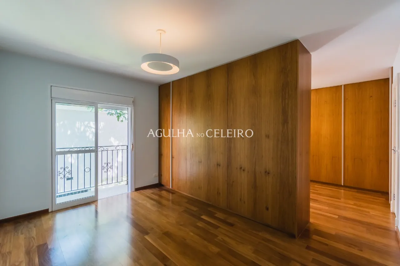 Venda/Campo Belo: casa clássica em condomínio desejado! – CA1295