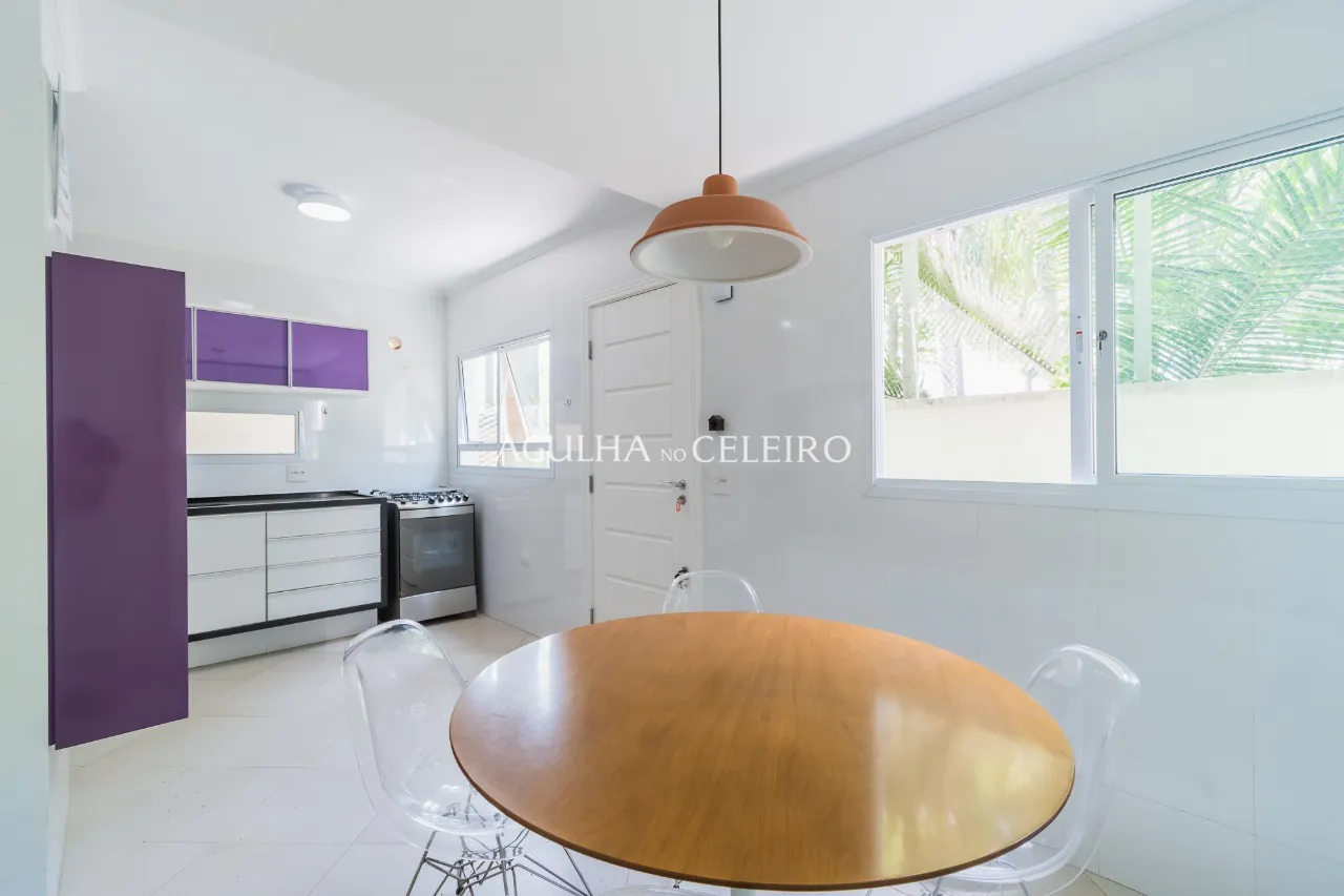 Venda/Campo Belo: casa clássica em condomínio desejado! – CA1295