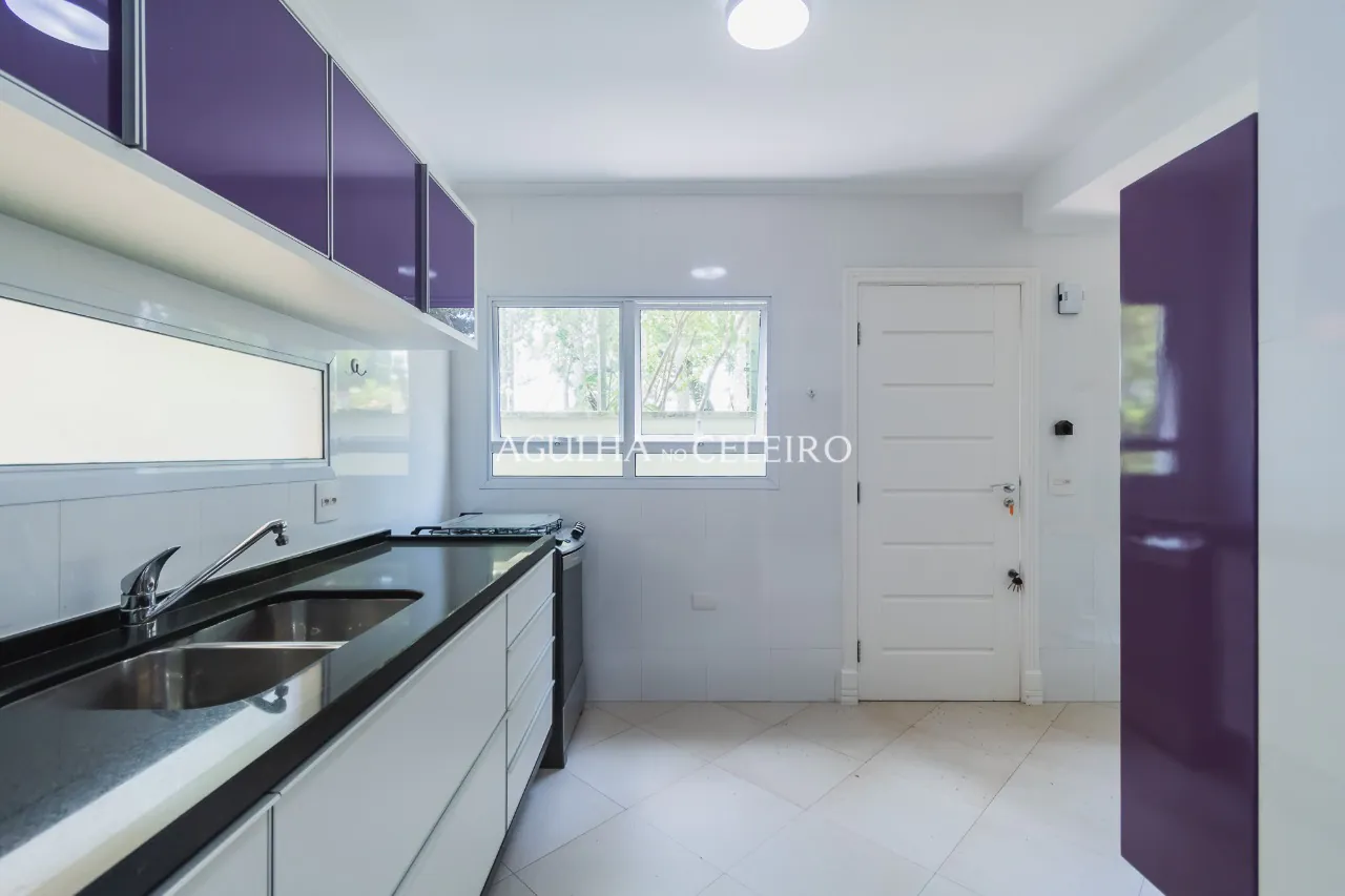 Venda/Campo Belo: casa clássica em condomínio desejado! – CA1295