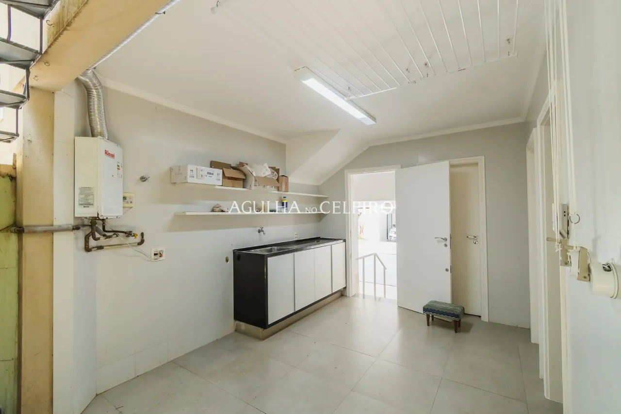 Venda/Campo Belo: casa clássica em condomínio desejado! – CA1295