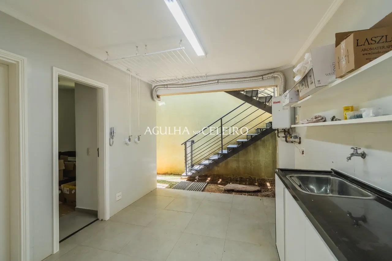 Venda/Campo Belo: casa clássica em condomínio desejado! – CA1295