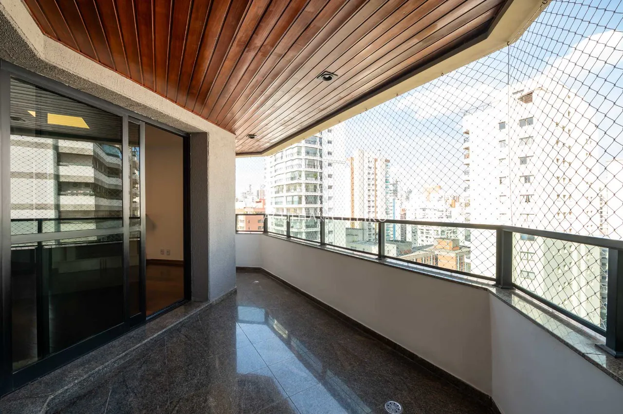 Venda em Moema: 04 quartos em localização deliciosa e privilegiada! – AP6993