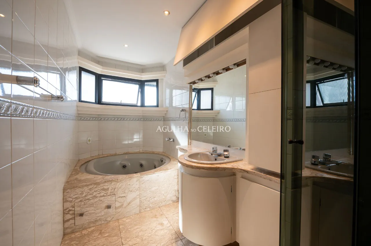 Venda em Moema: 04 quartos em localização deliciosa e privilegiada! – AP6993