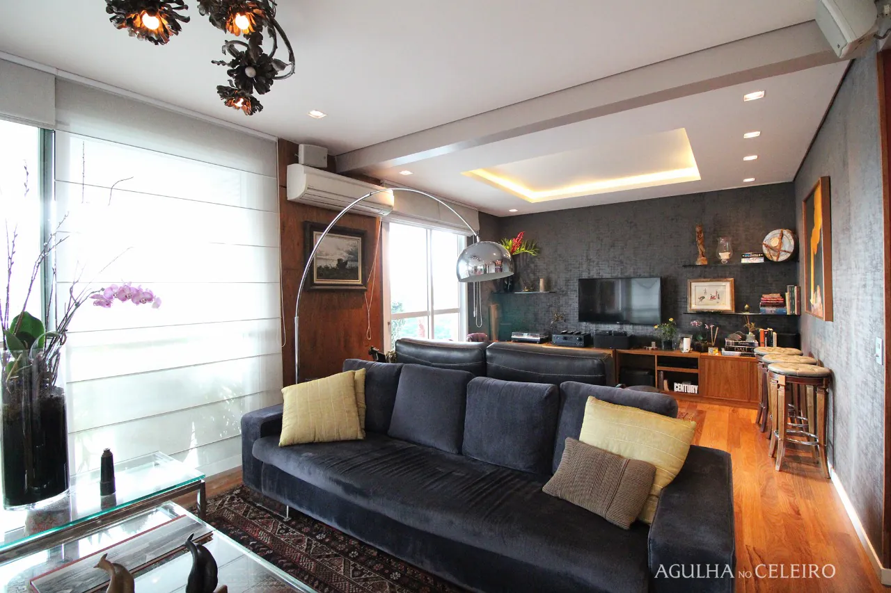 Venda/Moema: – 8983