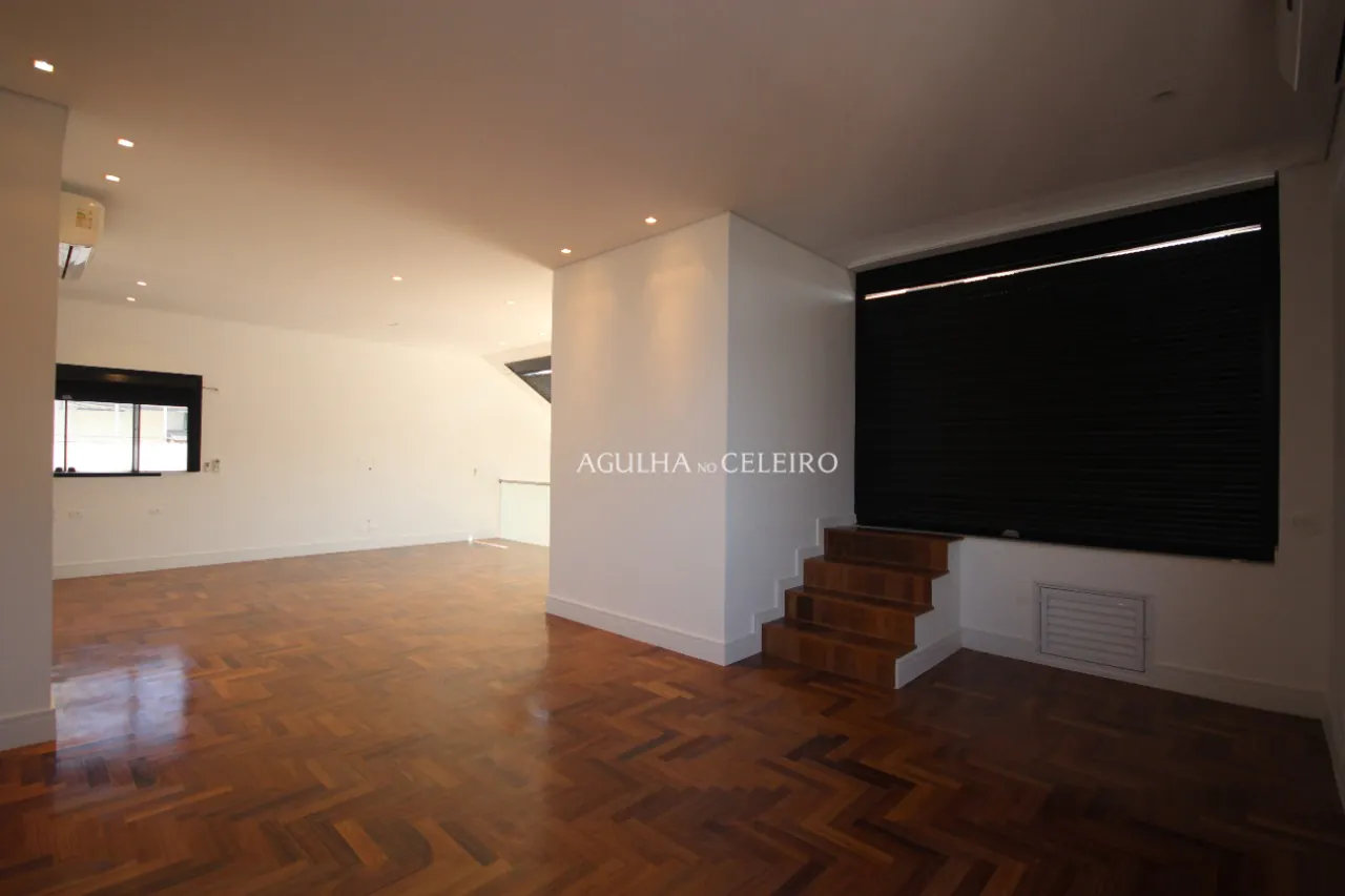 Venda/Moema: Cobertura duplex reformada e fora de rota – CO0343