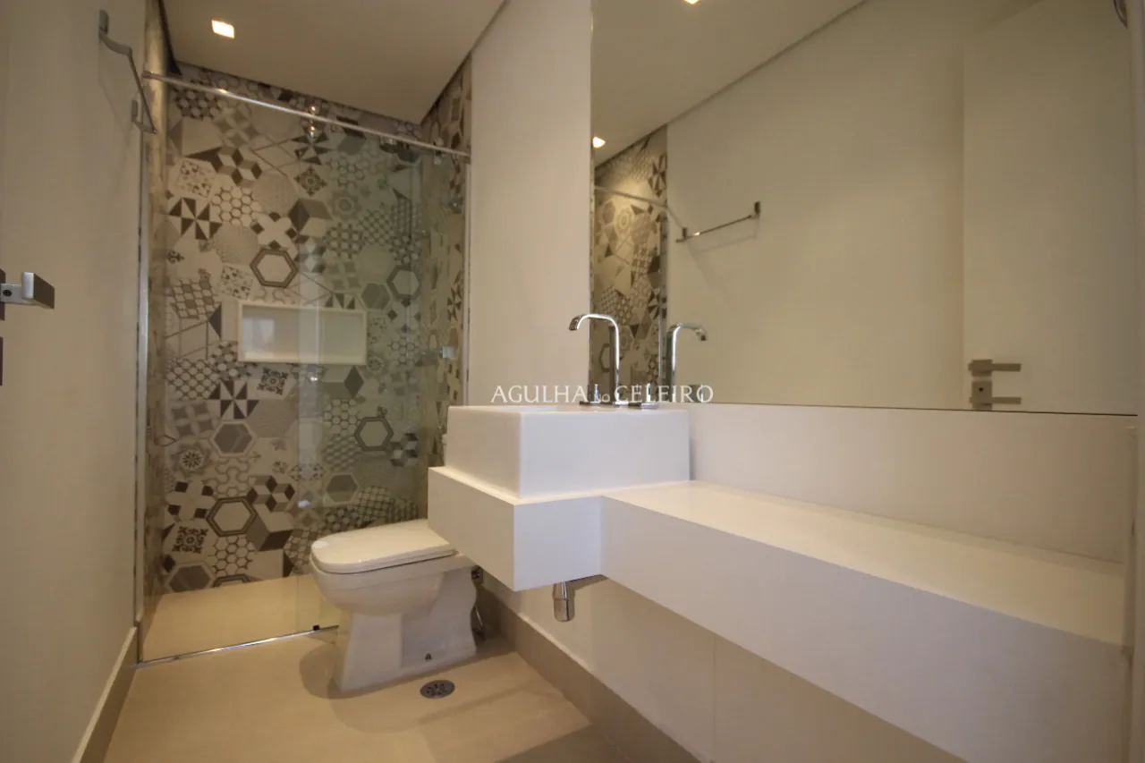 Venda/Moema: Cobertura duplex reformada e fora de rota – CO0343