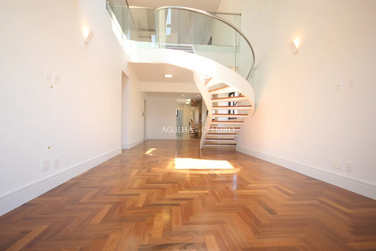 Venda/Moema: Cobertura duplex reformada e fora de rota – CO0343