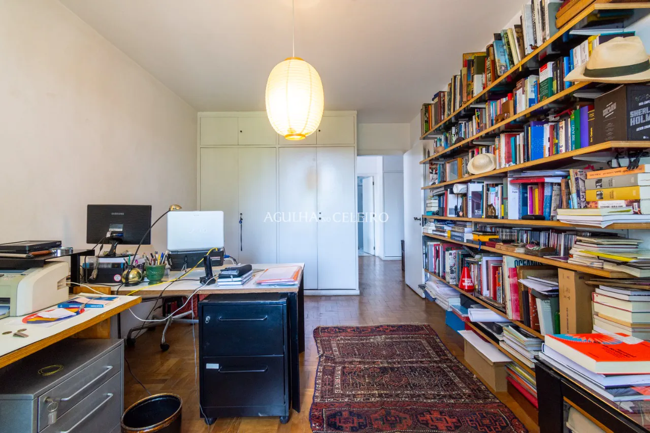 VENDA / ALTO DE PINHEIROS – CASA PERTO DE CLUBE COM MUITO POTENCIAL – 9979