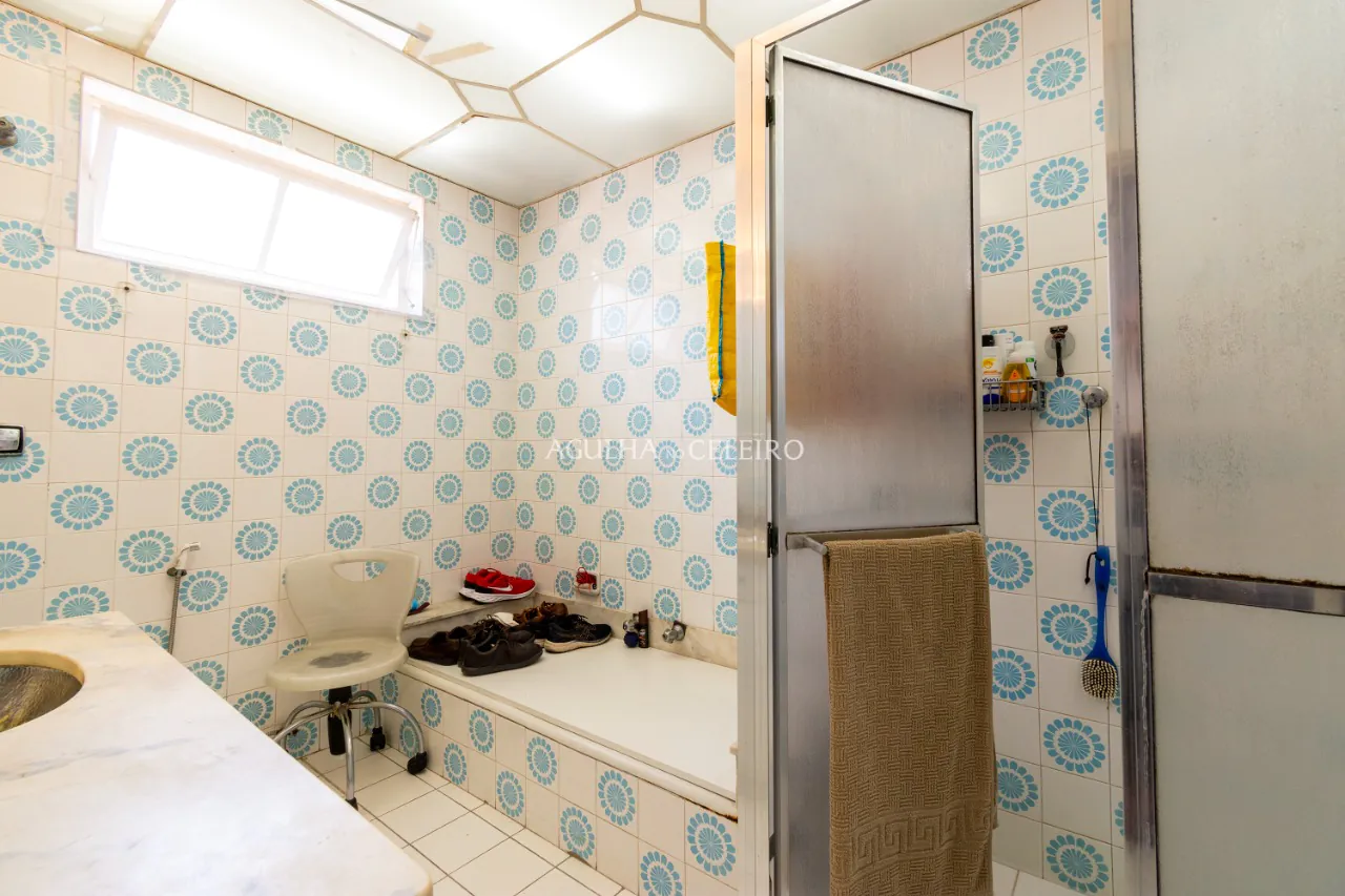 VENDA / ALTO DE PINHEIROS – CASA PERTO DE CLUBE COM MUITO POTENCIAL – 9979