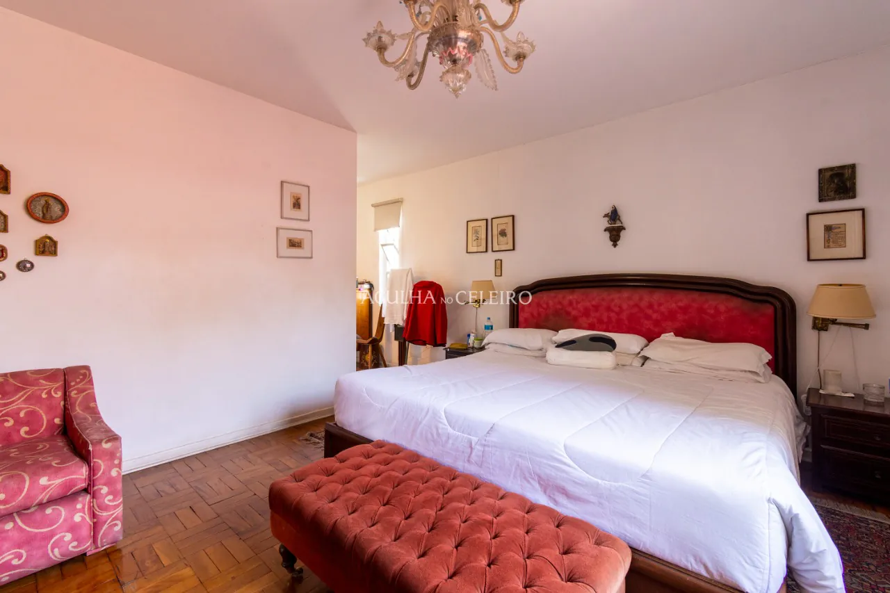 VENDA / ALTO DE PINHEIROS – CASA PERTO DE CLUBE COM MUITO POTENCIAL – 9979