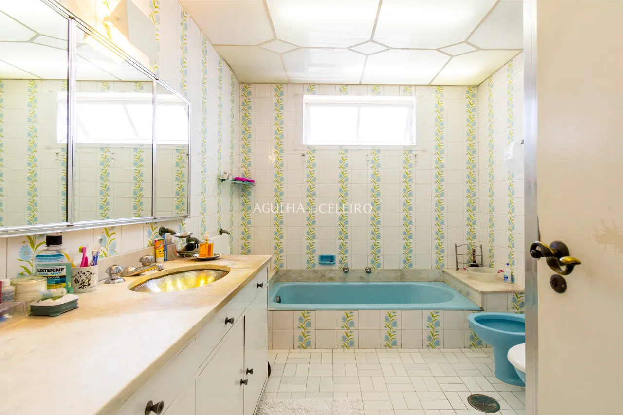 VENDA / ALTO DE PINHEIROS – CASA PERTO DE CLUBE COM MUITO POTENCIAL – 9979