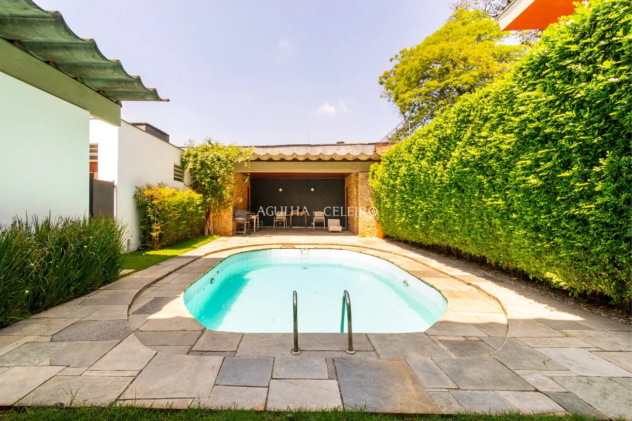 VENDA / ALTO DE PINHEIROS – CASA PERTO DE CLUBE COM MUITO POTENCIAL – 9979