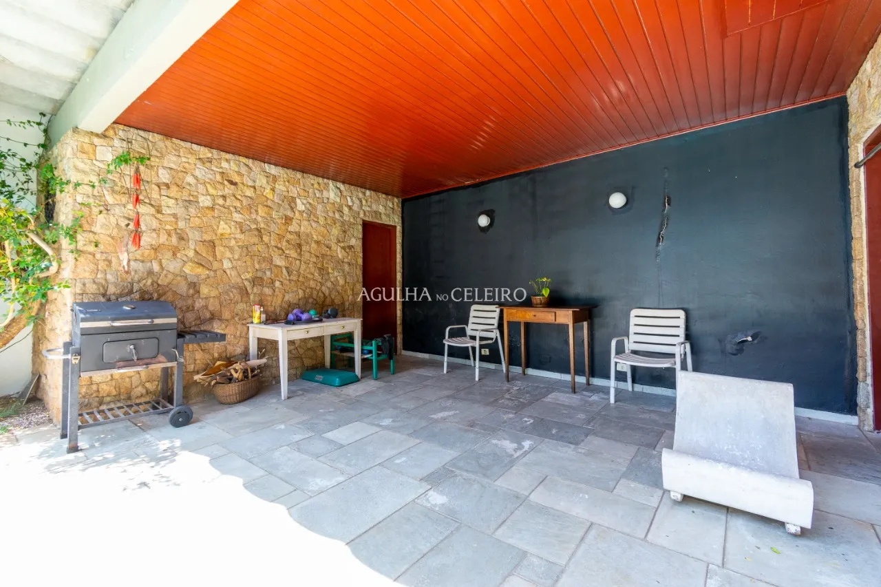 VENDA / ALTO DE PINHEIROS – CASA PERTO DE CLUBE COM MUITO POTENCIAL – 9979